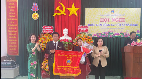Tòa án nhân dân tối cao tặng Cờ thi đua xuất sắc cho Tòa án nhân dân huyện Sông Hinh