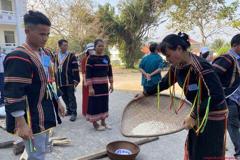 Sông Hinh: Hội thi “ Giã gạo nấu cơm”