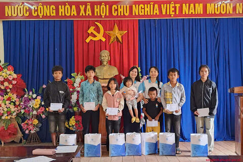 Chăm lo trẻ em có hoàn cảnh đặc biệt nhân ngày Quốc tế Thiếu nhi 1/6